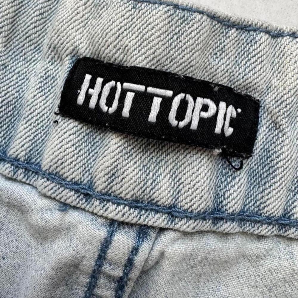Hot Topic - Picture 2 of 8